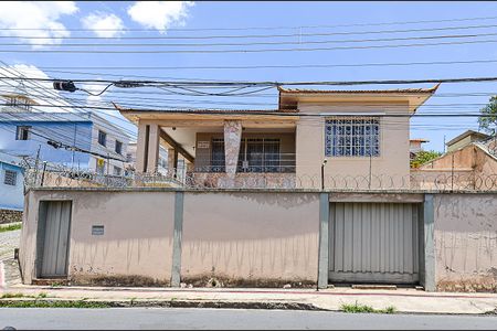 Casa à venda com 300m², 5 quartos e 2 vagasFachada
