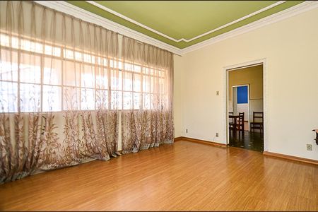 Casa à venda com 300m², 5 quartos e 2 vagasSala 