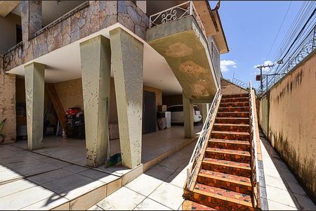 Casa à venda com 300m², 5 quartos e 2 vagasEntrada