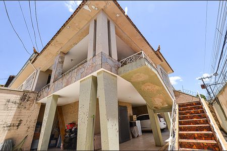 Casa à venda com 300m², 5 quartos e 2 vagasEntrada
