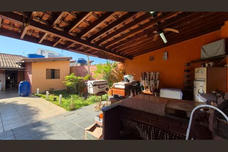 Casa à venda com 240m², 3 quartos e 2 vagasArea externa