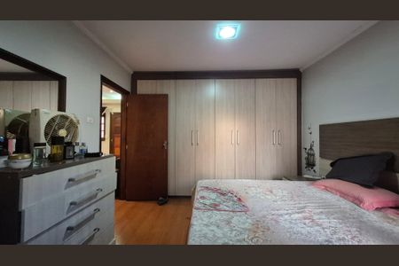 Casa à venda com 240m², 3 quartos e 2 vagasSuíte
