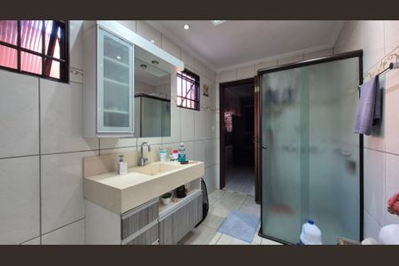 Casa à venda com 240m², 3 quartos e 2 vagasBanheiro da suíte