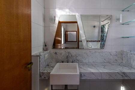 Casa à venda com 144m², 3 quartos e 2 vagas Casa à venda com 144m², 3 quartos e 2 vagasBanheiro da Suíte 1