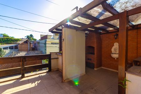 Casa à venda com 144m², 3 quartos e 2 vagas Casa à venda com 144m², 3 quartos e 2 vagasTerraço