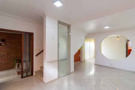 Sala de estar de casa para alugar com 3 quartos, 144m² em Jardim Prudência, São Paulo