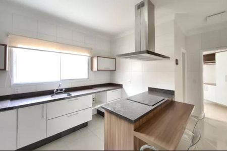 Casa de condomínio para alugar com 312m², 3 quartos e 2 vagasCozinha