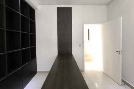 Casa de condomínio para alugar com 312m², 3 quartos e 2 vagasHall