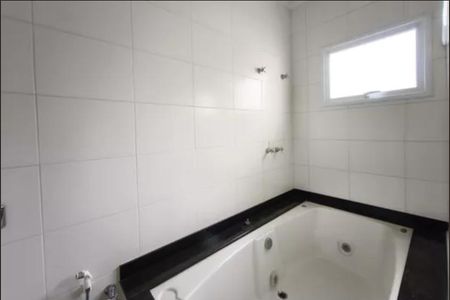 Casa de condomínio para alugar com 312m², 3 quartos e 2 vagasBanheiro da Suíte 3