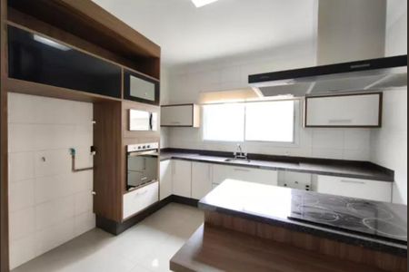 Casa de condomínio para alugar com 312m², 3 quartos e 2 vagasCozinha