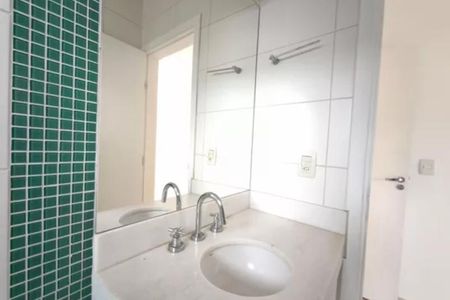 Casa de condomínio para alugar com 312m², 3 quartos e 2 vagasBanheiro da Suíte 2