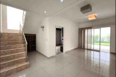 Casa de condomínio para alugar com 312m², 3 quartos e 2 vagasSala 1