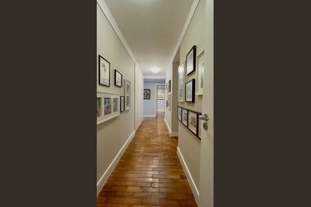 Apartamento à venda com 226m², 3 quartos e 2 vagas Apartamento à venda com 226m², 3 quartos e 2 vagasCorredor