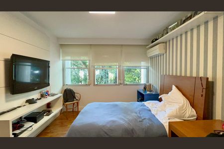 Apartamento à venda com 226m², 3 quartos e 2 vagas Apartamento à venda com 226m², 3 quartos e 2 vagasQuarto 1