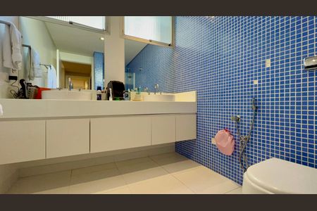 Apartamento à venda com 226m², 3 quartos e 2 vagas Apartamento à venda com 226m², 3 quartos e 2 vagasBanheiro