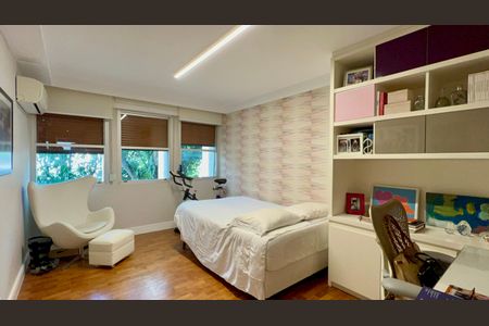 Apartamento à venda com 226m², 3 quartos e 2 vagas Apartamento à venda com 226m², 3 quartos e 2 vagasBanheiro