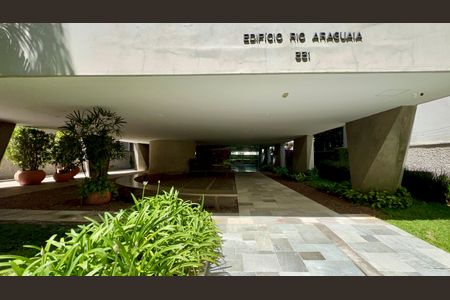 Apartamento à venda com 226m², 3 quartos e 2 vagas Apartamento à venda com 226m², 3 quartos e 2 vagasEntrada