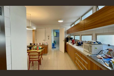 Apartamento à venda com 226m², 3 quartos e 2 vagas Apartamento à venda com 226m², 3 quartos e 2 vagasCozinha