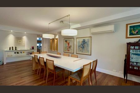 Apartamento à venda com 226m², 3 quartos e 2 vagas Apartamento à venda com 226m², 3 quartos e 2 vagasSala de Jantar