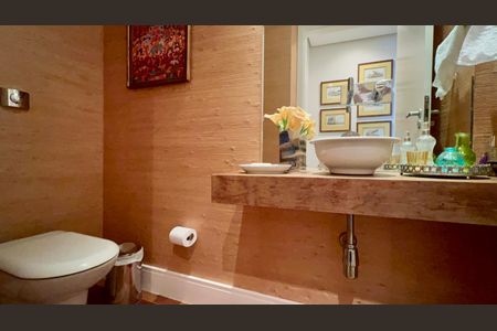 Apartamento à venda com 226m², 3 quartos e 2 vagas Apartamento à venda com 226m², 3 quartos e 2 vagasLavabo