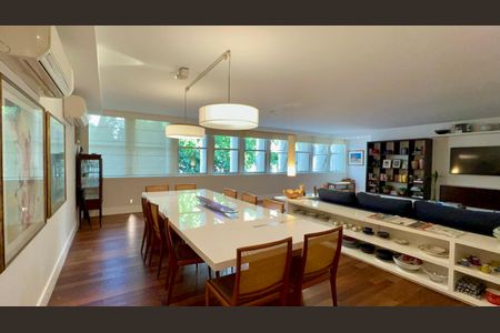 Apartamento à venda com 226m², 3 quartos e 2 vagas Apartamento à venda com 226m², 3 quartos e 2 vagasSala de Jantar