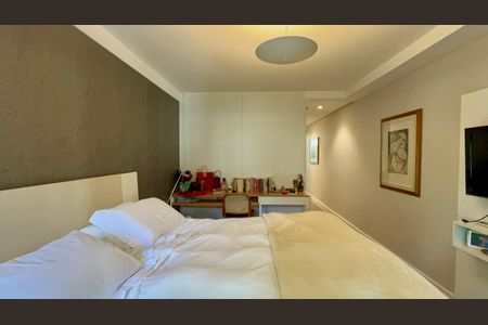 Apartamento à venda com 226m², 3 quartos e 2 vagas Apartamento à venda com 226m², 3 quartos e 2 vagasSuite