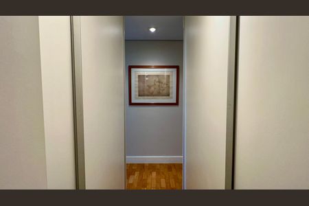 Apartamento à venda com 226m², 3 quartos e 2 vagas Apartamento à venda com 226m², 3 quartos e 2 vagasSuite