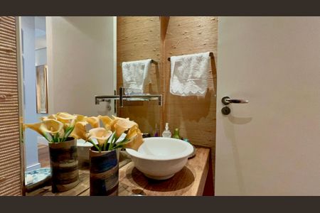 Apartamento à venda com 226m², 3 quartos e 2 vagas Apartamento à venda com 226m², 3 quartos e 2 vagasLavabo