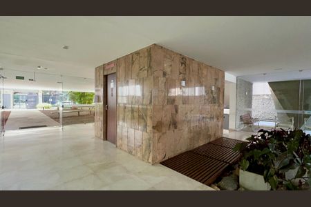 Apartamento à venda com 226m², 3 quartos e 2 vagas Apartamento à venda com 226m², 3 quartos e 2 vagasHall de entrada