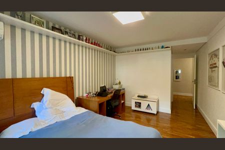 Apartamento à venda com 226m², 3 quartos e 2 vagas Apartamento à venda com 226m², 3 quartos e 2 vagasQuarto 1