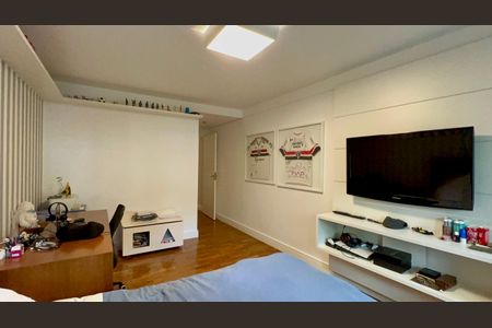 Apartamento à venda com 226m², 3 quartos e 2 vagas Apartamento à venda com 226m², 3 quartos e 2 vagasQuarto 1