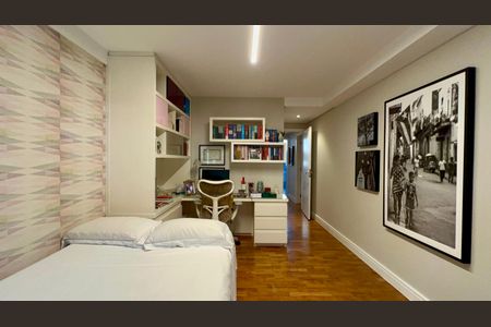 Apartamento à venda com 226m², 3 quartos e 2 vagas Apartamento à venda com 226m², 3 quartos e 2 vagasQuarto 2