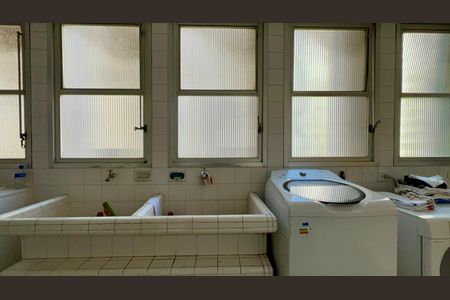 Apartamento à venda com 226m², 3 quartos e 2 vagas Apartamento à venda com 226m², 3 quartos e 2 vagasÁrea de Serviço