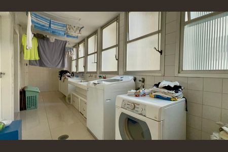 Apartamento à venda com 226m², 3 quartos e 2 vagas Apartamento à venda com 226m², 3 quartos e 2 vagasÁrea de Serviço