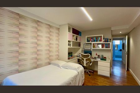 Apartamento à venda com 226m², 3 quartos e 2 vagas Apartamento à venda com 226m², 3 quartos e 2 vagasQuarto 2