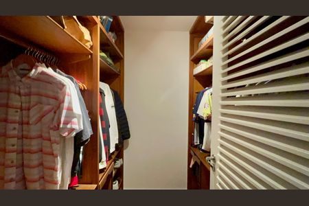 Apartamento à venda com 226m², 3 quartos e 2 vagas Apartamento à venda com 226m², 3 quartos e 2 vagasQuarto 1