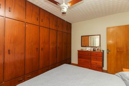 Casa à venda com 200m², 6 quartos e 4 vagasQuarto 1