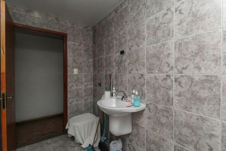 Casa à venda com 200m², 6 quartos e 4 vagasBanheiro 2