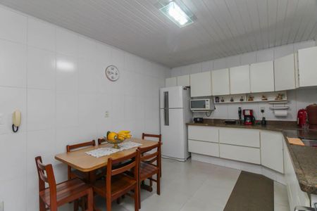 Casa à venda com 200m², 6 quartos e 4 vagasCozinha