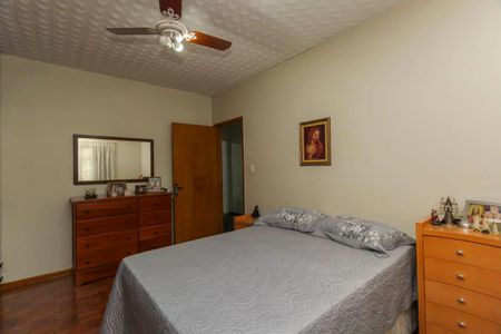 Casa à venda com 200m², 6 quartos e 4 vagasQuarto 1