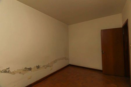 Casa à venda com 200m², 6 quartos e 4 vagasQuarto 4