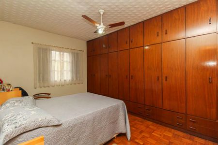Casa à venda com 200m², 6 quartos e 4 vagasQuarto 1