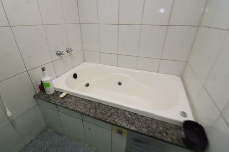 Casa para alugar com 250m², 4 quartos e 3 vagasBanheiro C3