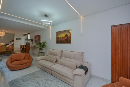 Casa para alugar com 348m², 3 quartos e 2 vagasSala