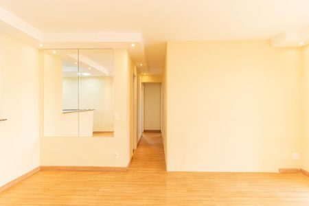Sala de apartamento para alugar com 3 quartos, 70m² em Vila Invernada, São Paulo