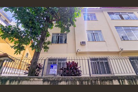 Apartamento à venda com 100m², 2 quartos e sem vagaFachada do Prédio com placa