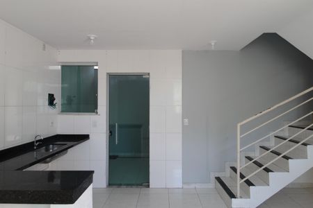Sala/Cozinha de casa para alugar com 2 quartos, 72m² em Nacional, Contagem