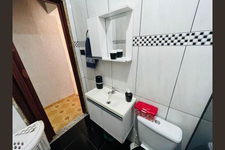 Casa à venda com 180m², 3 quartos e 2 vagasBanheiro 2