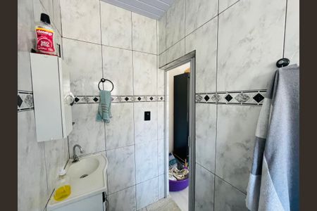 Casa à venda com 180m², 3 quartos e 2 vagasBanheiro 1