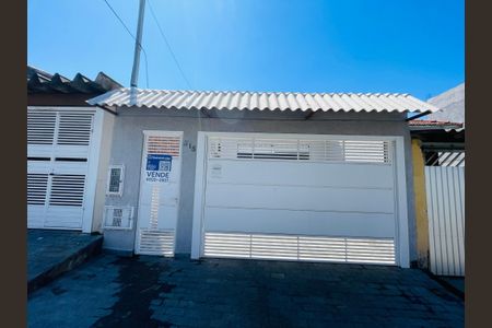 Casa à venda com 180m², 3 quartos e 2 vagasPlaca instalada na fachada do imovel